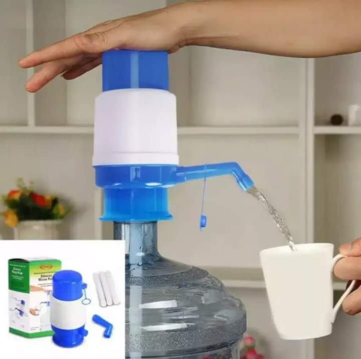 Manual water dispenser pump
